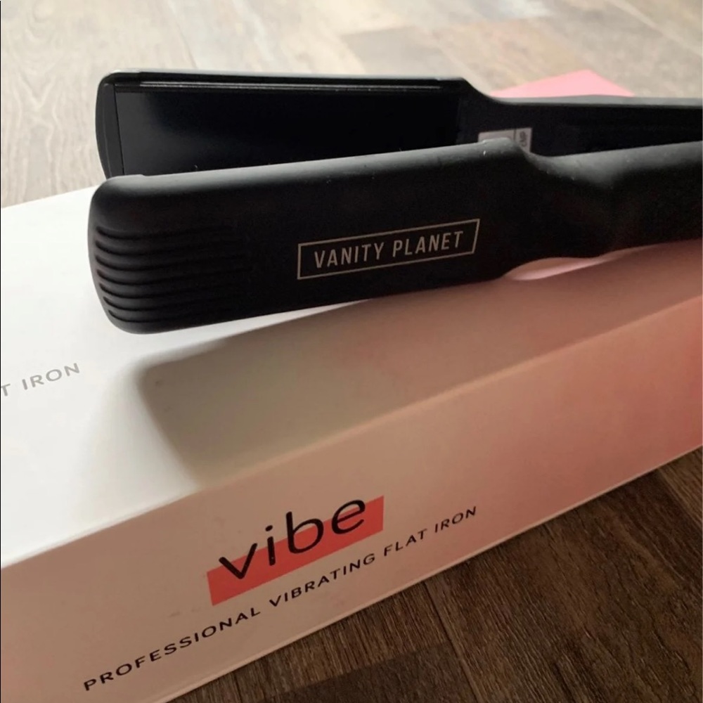 Vanity Planet Vibe Straightener